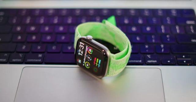 Apple Watch Series 12, yeni özellikleri ve geliştirilmiş tasarımı ile dikkat çekiyor.