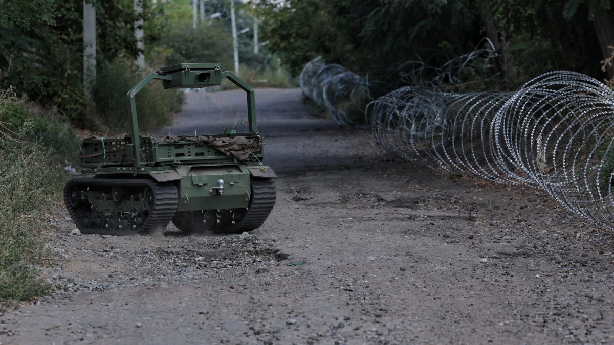 Ukrayna askeri robotlar, hava saldırıları ve mayın temizleme görevlerinde kullanılıyor.