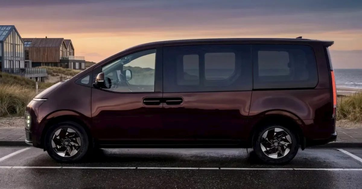 Hyundai Staria Electric Van, geniş iç hacmi ve modern tasarımıyla dikkat çekiyor.