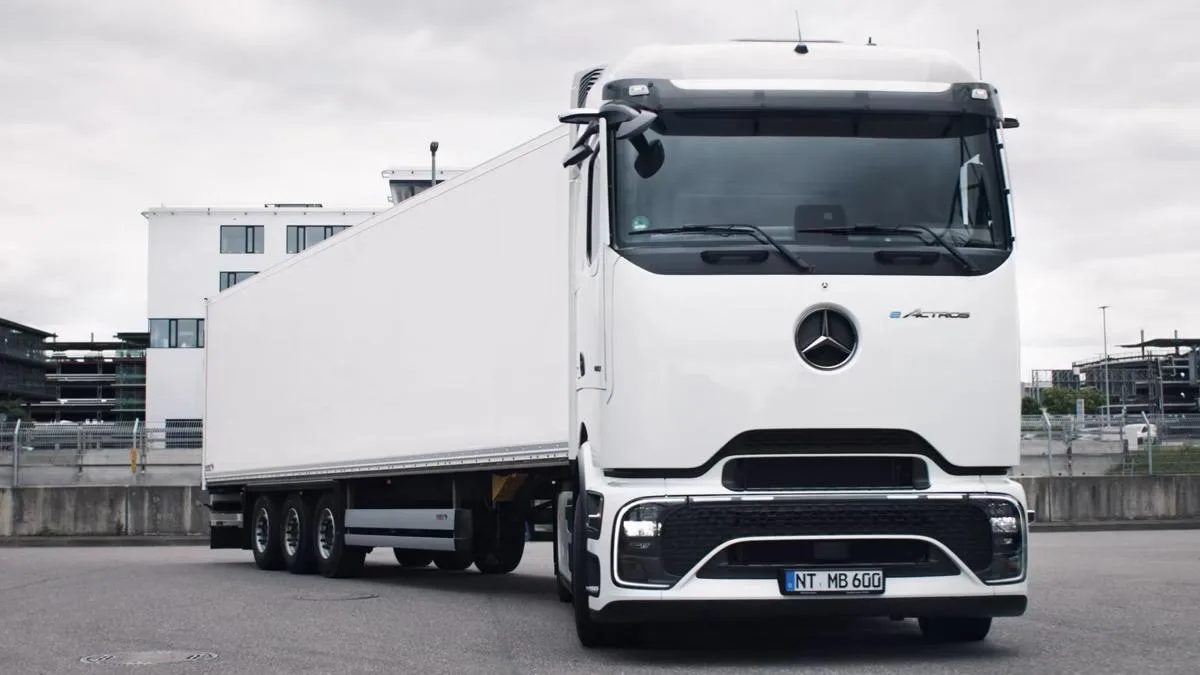 Mercedes-Benz Türk elektrikli kamyon üretimi için Aksaray fabrikası hazırlık yapıyor.