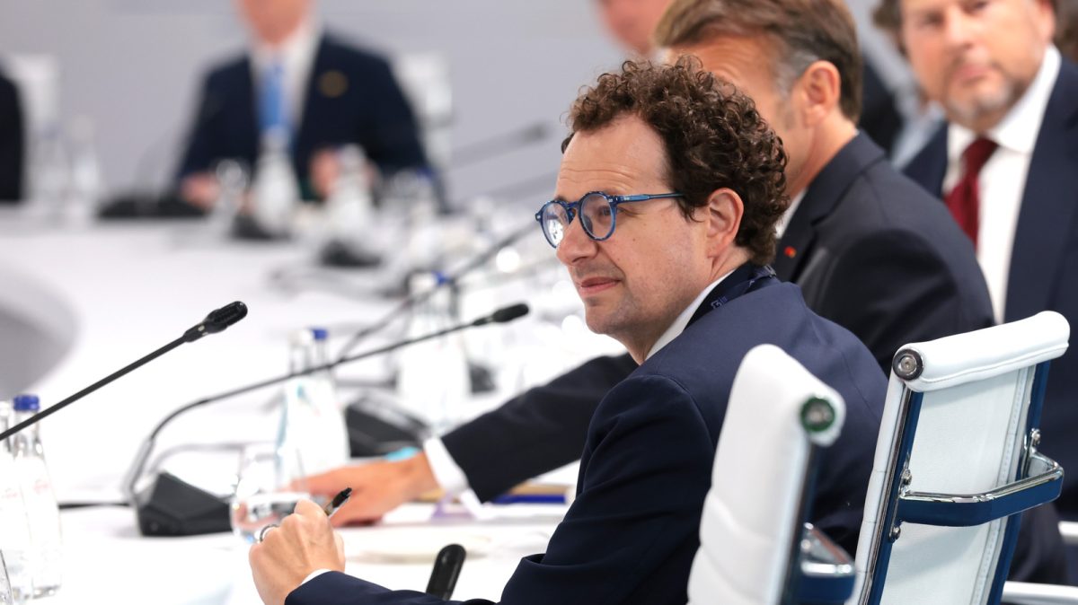 Dario Amodei'nin yapay zeka gelişimini yavaşlatma planı ile ilgili görsel.