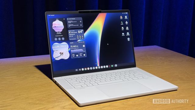 Googlebook dizüstü bilgisayarları, ön siparişle hızla tükendi.