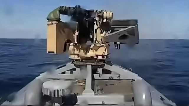 Ukrayna deniz insansız aracı Sargan-3000, Rus kamikaze botunu batırırken.