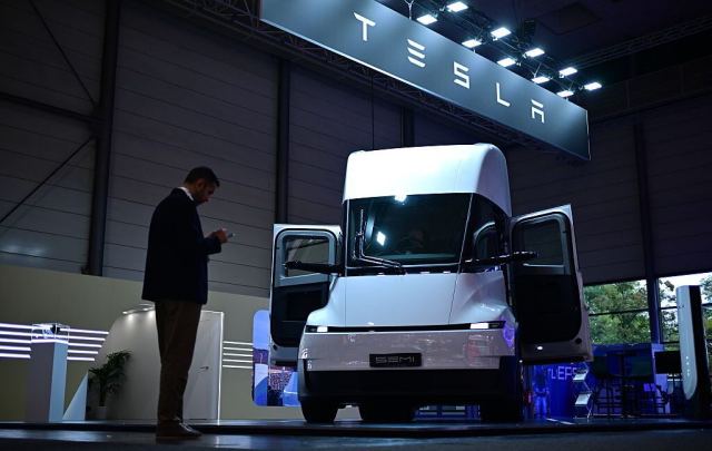 Tesla Semi, elektrikli kamyon pazarında zorluklarla karşılaşıyor