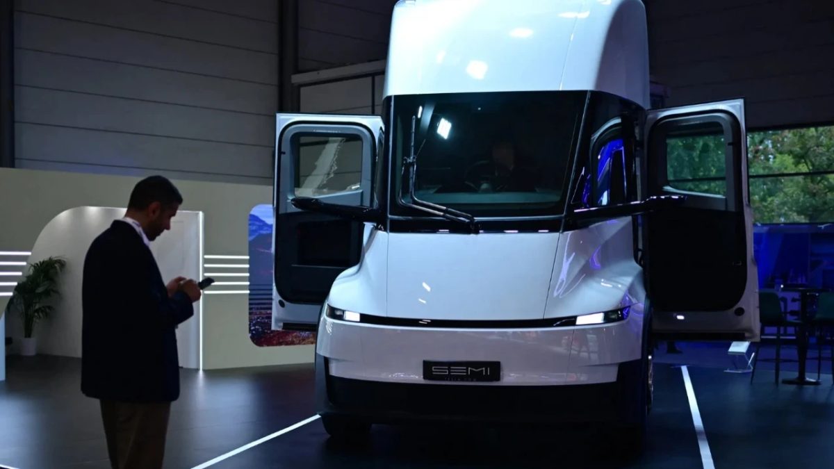 Tesla Semi elektrikli kamyon, üretime geçiş süreci ve menzil özellikleri