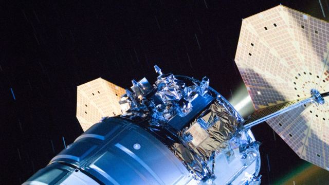 Cygnus XL uzay aracı, Uluslararası Uzay İstasyonu'nu yükseltirken görüntüleniyor.
