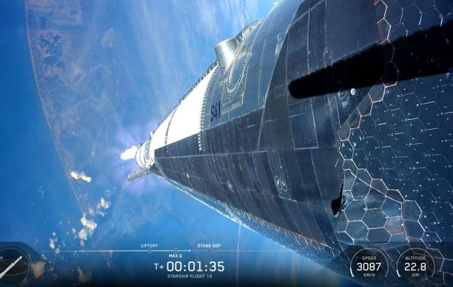 SpaceX Starship roketi yörüngeye ulaşırken görüntüleniyor.