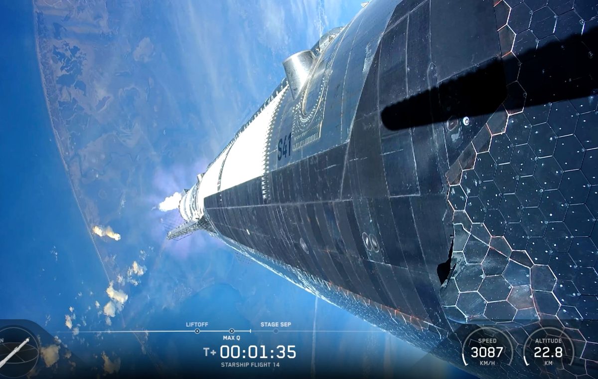 SpaceX Starship roketi yörüngeye ulaşırken görüntüleniyor.