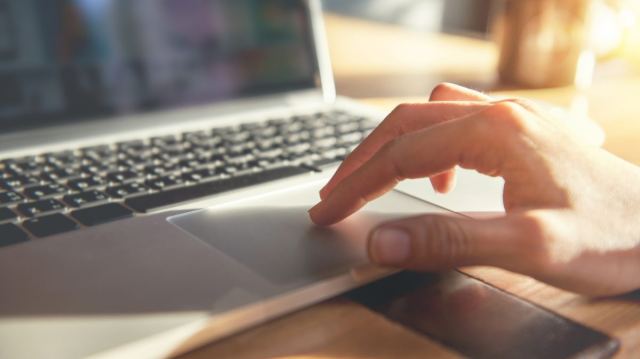 Laptop trackpad şişmesi ve batarya sorunları hakkında bilgi