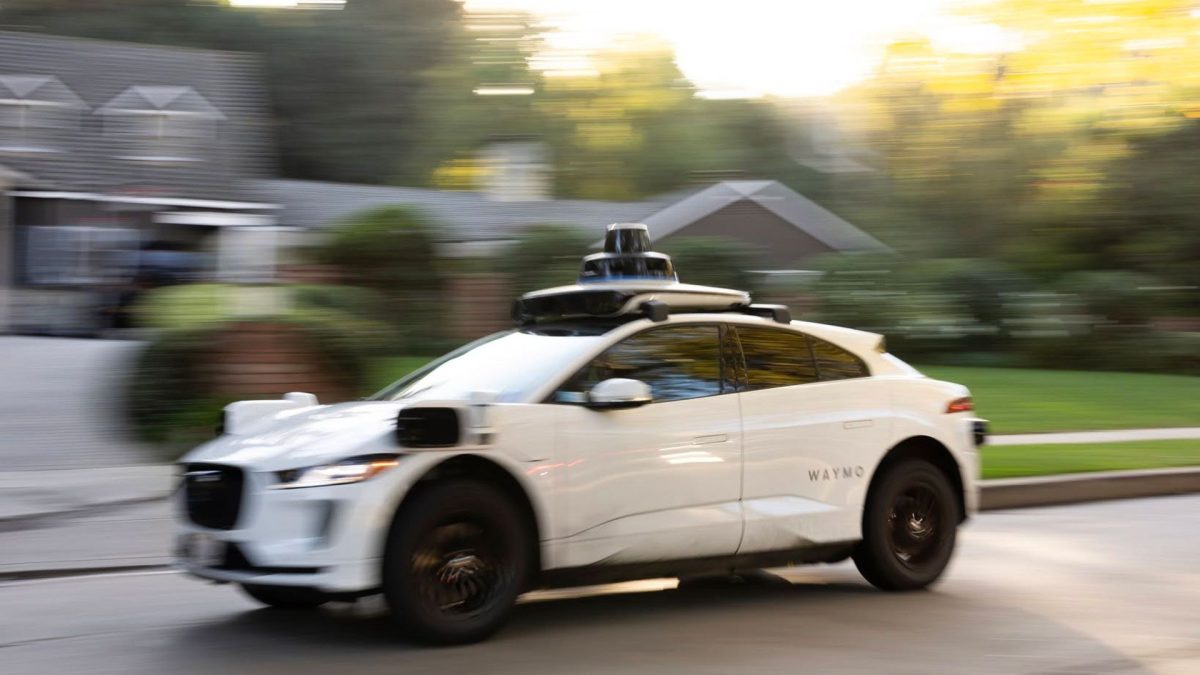 Waymo robotaksi, yolcuları silahlı görünce polisi aradı