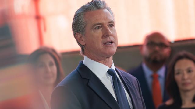 California Valisi Gavin Newsom, yapay zeka güvenliği için 'kill switch' öneriyor.