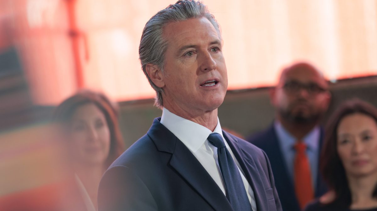 California Valisi Gavin Newsom, yapay zeka güvenliği için 'kill switch' öneriyor.