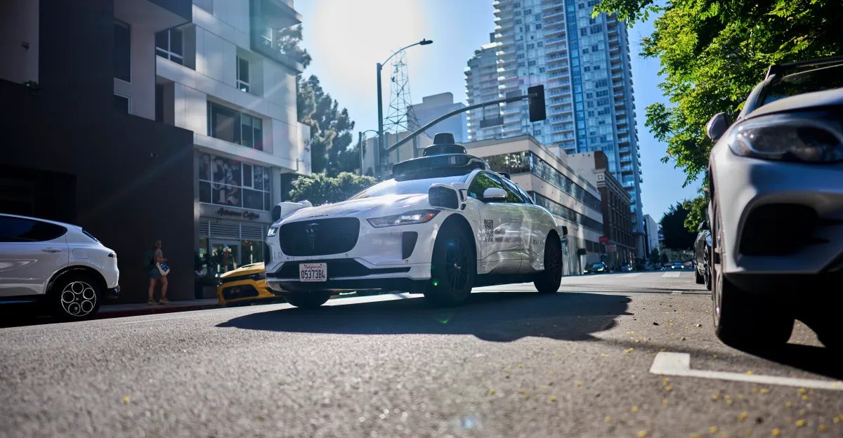 Waymo robotaksisi, yolcuları polise ihbar etti