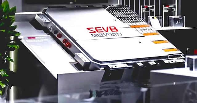 Sunwoda hızlı şarj sistemi ile elektrikli araç bataryası şarj edilirken