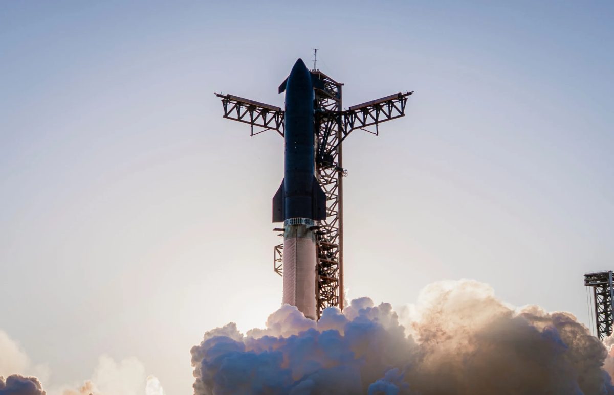 Starship roketi yörüngede, 26 Starlink V3 uydusunu bırakırken.