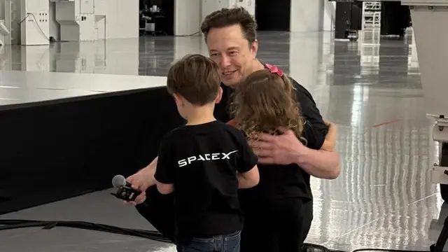 Elon Musk, ABD'deki her çocuğa SpaceX hissesi verecek açıklaması yaptı.