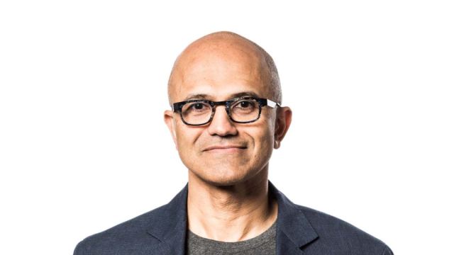 Microsoft CEO'su Satya Nadella, güvenli yapay zeka için önerilerde bulunuyor.