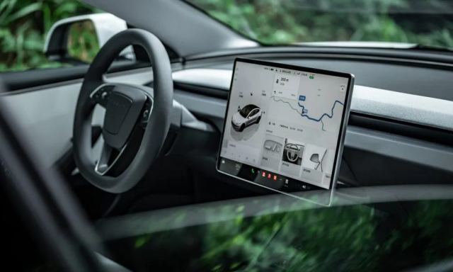 Tesla FSD güncellemesi çukur ve sert fren sorunlarını giderecek