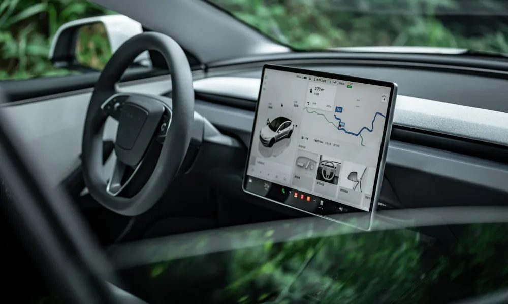 Tesla FSD güncellemesi çukur ve sert fren sorunlarını giderecek