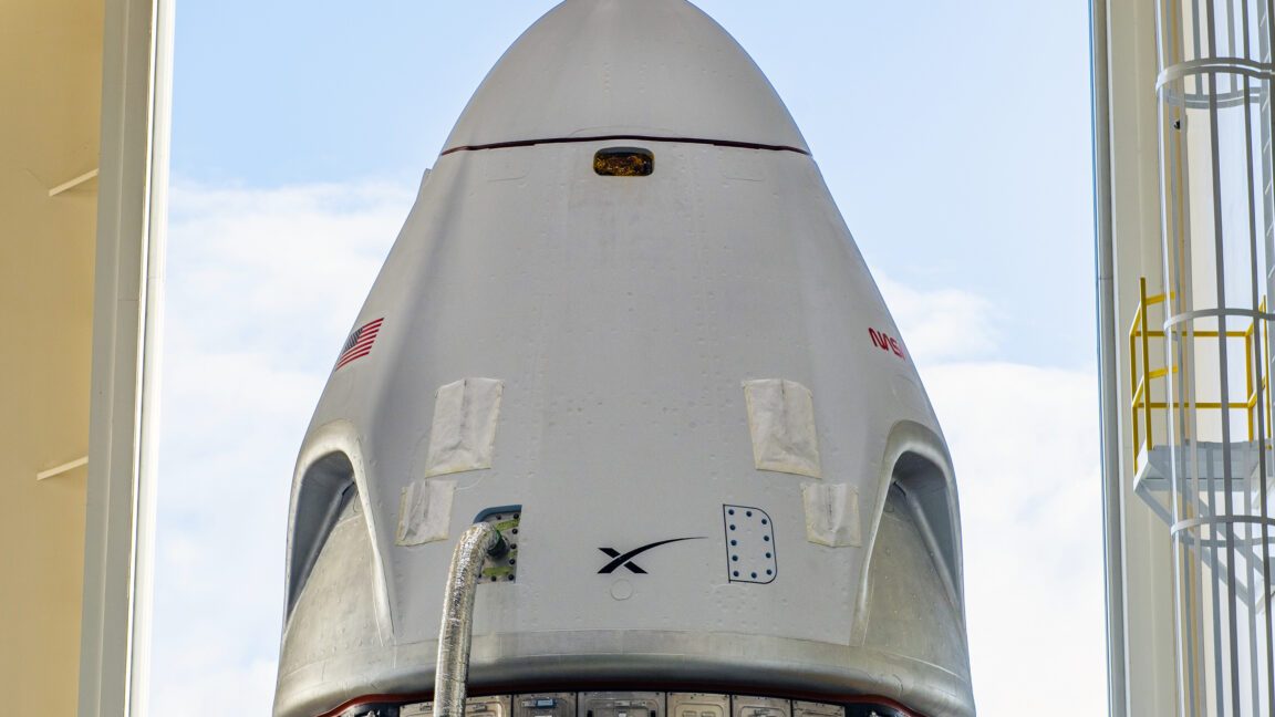 SpaceX Crew-13 misyonu, uzaya fırlatılan mürettebat ve Dragon uzay aracı.