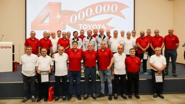 Türkiye'de otomobil üretimi yüzde 17 azaldı, ticari araç üretimi arttı.
