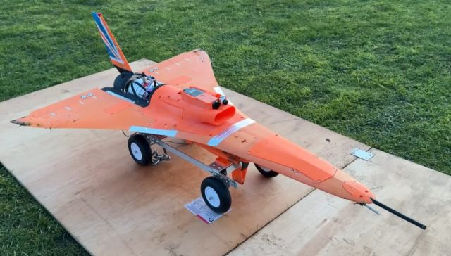 3D baskılı jet motorlu uçak Kingchaser, hız rekoru kırmayı hedefliyor.