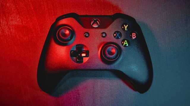 ABD Donanması'nın Xbox kontrolcü ile insansız hava araçlarına karşı lazer sistemi kullanımı.