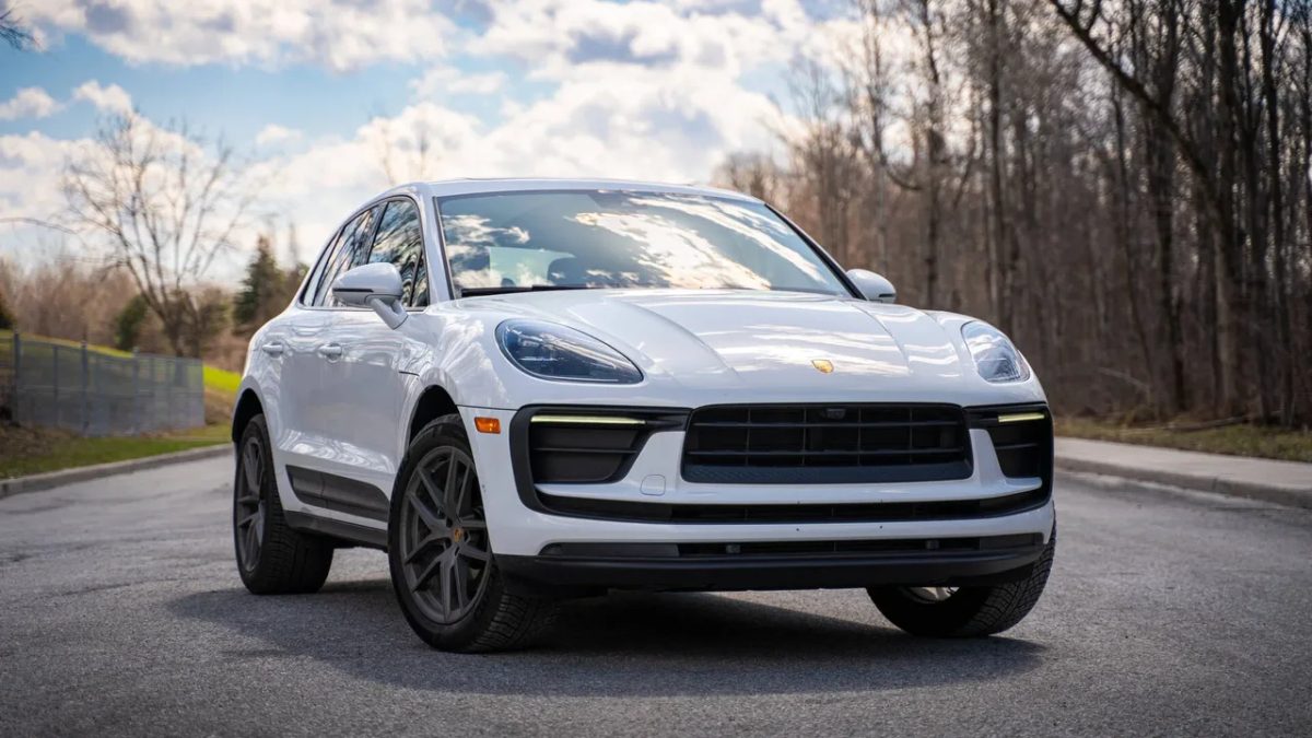 Porsche benzinli Macan modeli, elektrikli dönüşüm stratejisi ile birlikte geri dönüyor.
