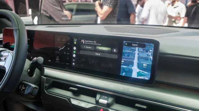 Google Gemini Kişisel Zeka Android Auto uygulaması ile sürücülere akıllı yanıtlar sunuyor.