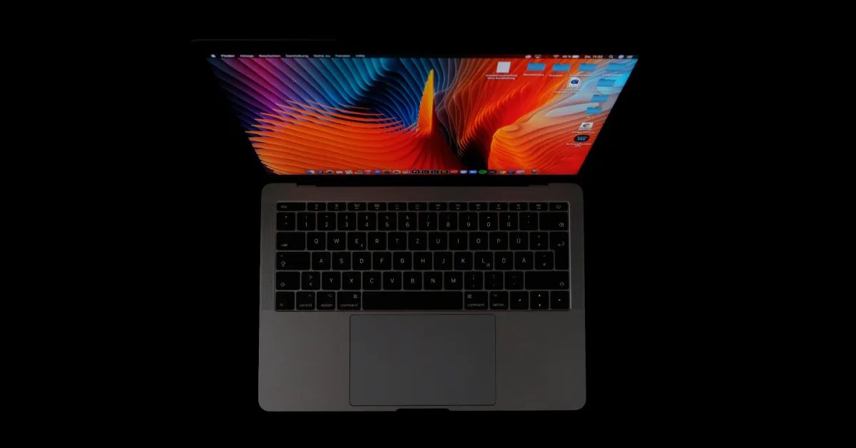 Yeni MacBook Pro, hafif ve ince tasarımıyla dikkat çekiyor.