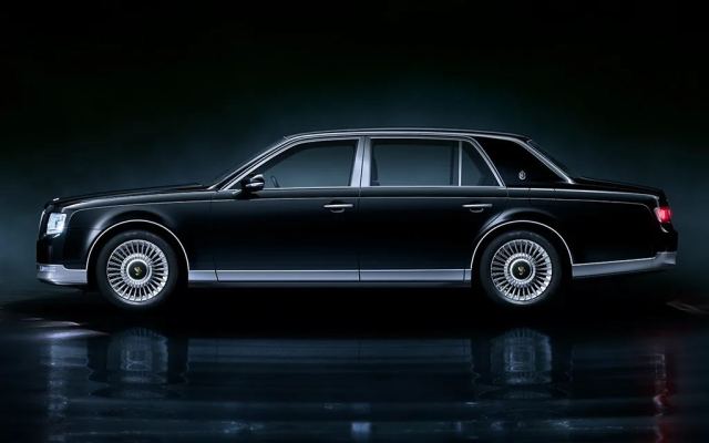 Toyota Century, küresel lüks marka olarak konumlandırılıyor.