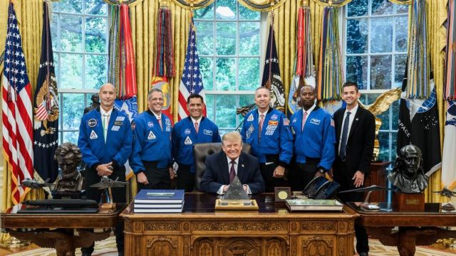 NASA Artemis III astronotları Beyaz Saray'da Trump ile buluştu
