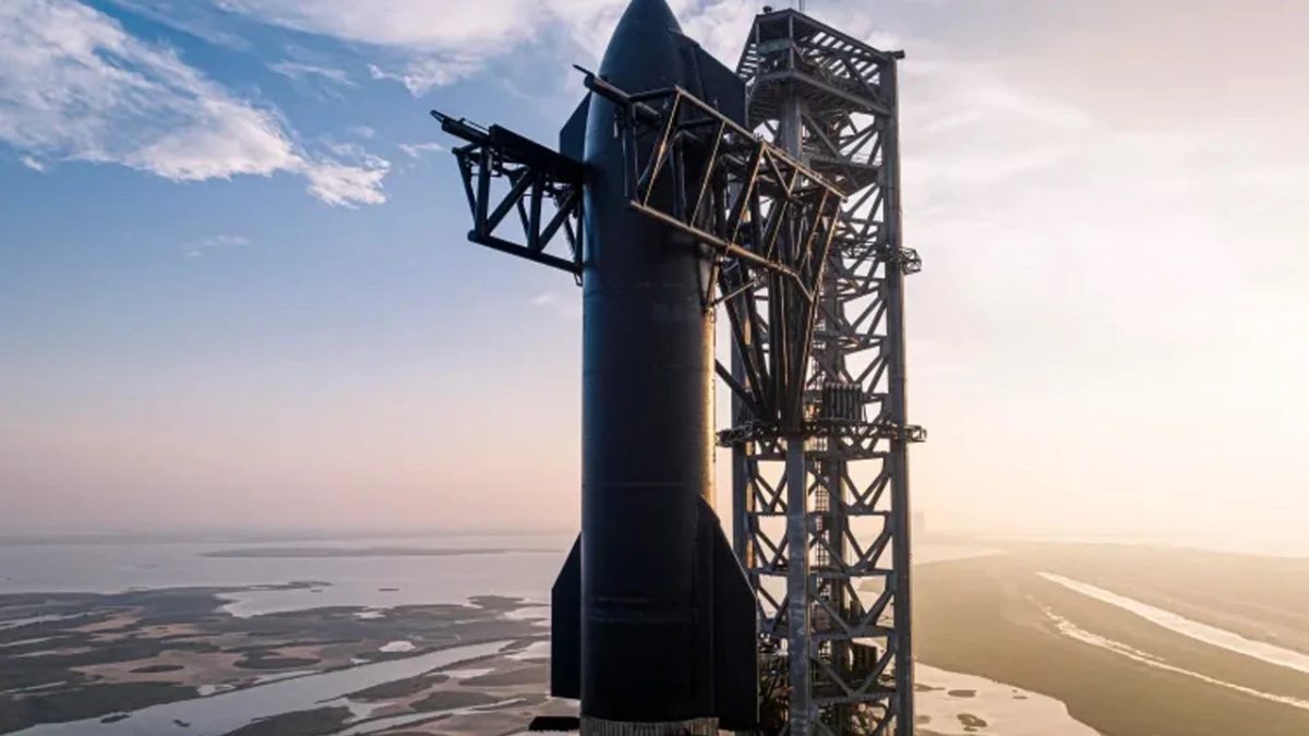SpaceX Starship roketinin iki aşamasının havada yakalanması hedefleniyor