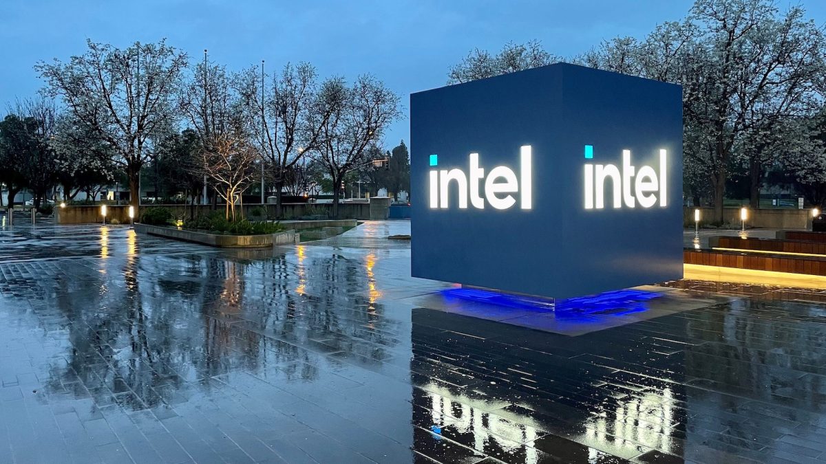 Intel'in hisse senetleri büyük bir düşüş yaşadı, yarı iletken pazarında etkisi hissedildi.