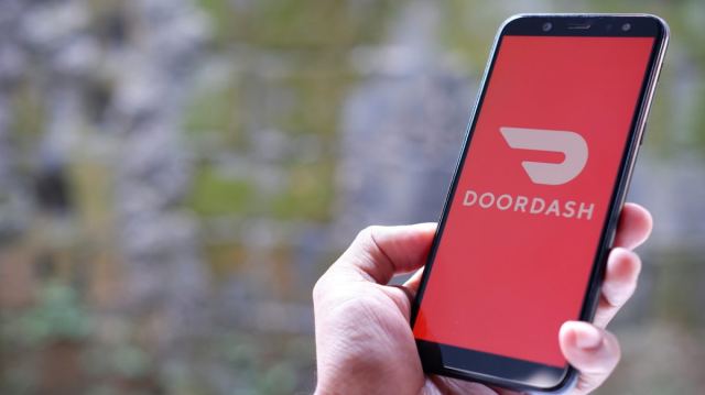 DoorDash ve Instacart'ın birleşmesi, ABD market teslimat pazarında önemli bir gelişme.
