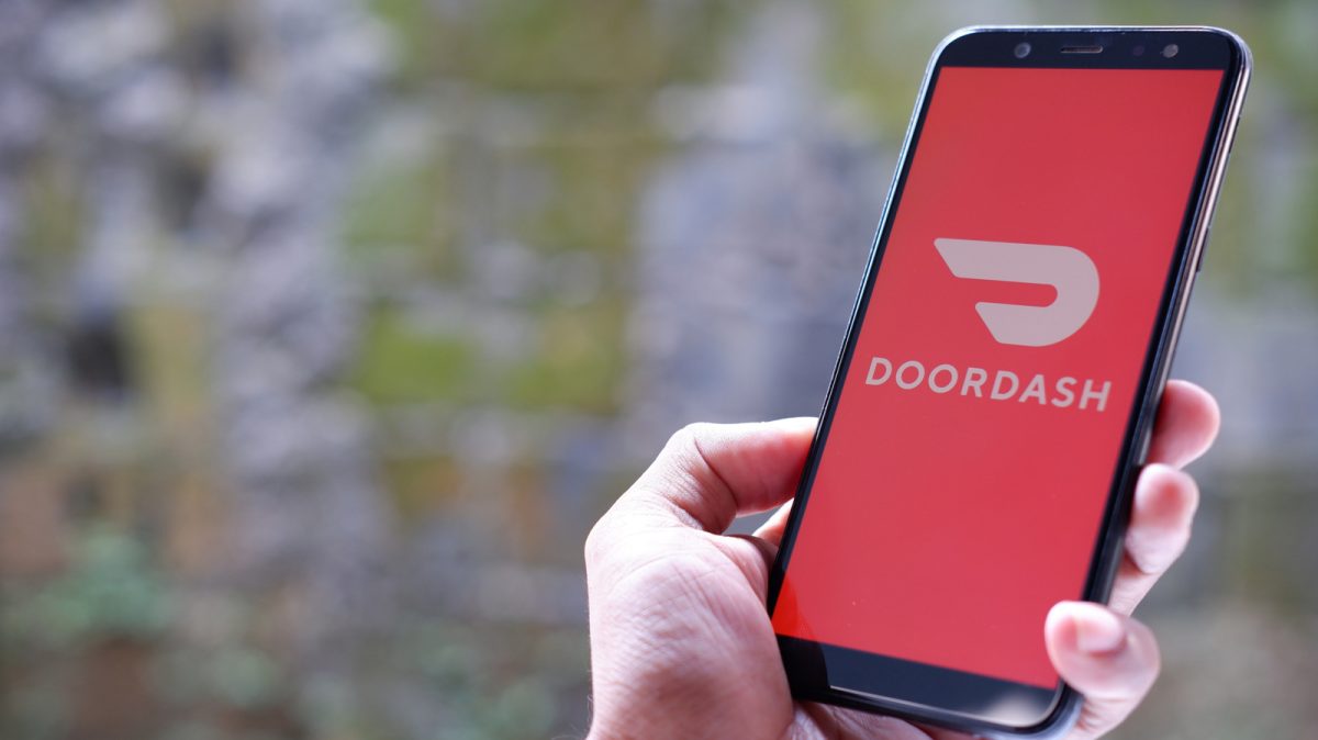 DoorDash ve Instacart'ın birleşmesi, ABD market teslimat pazarında önemli bir gelişme.