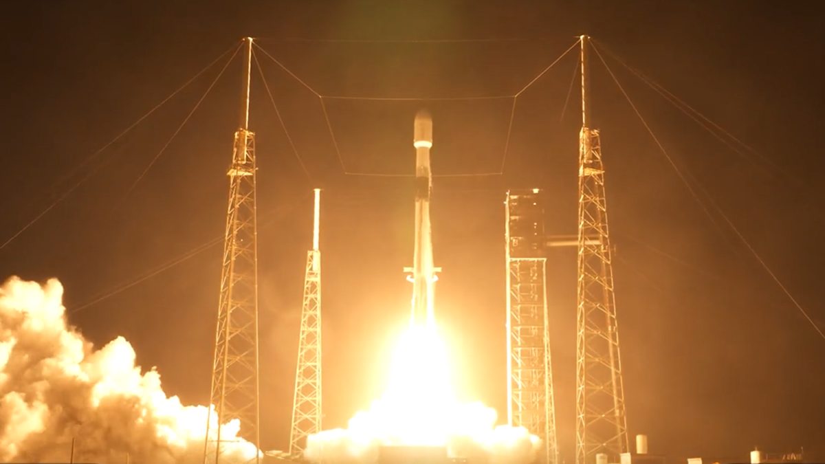 SpaceX'in Starfall kapsülünün uzaya fırlatılmasıyla ilgili görsel.