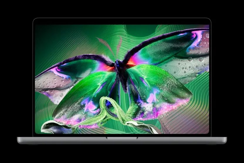 Yeni MacBook Pro, dokunmatik ekran ve M5 işlemci ile yüksek performans sunuyor.