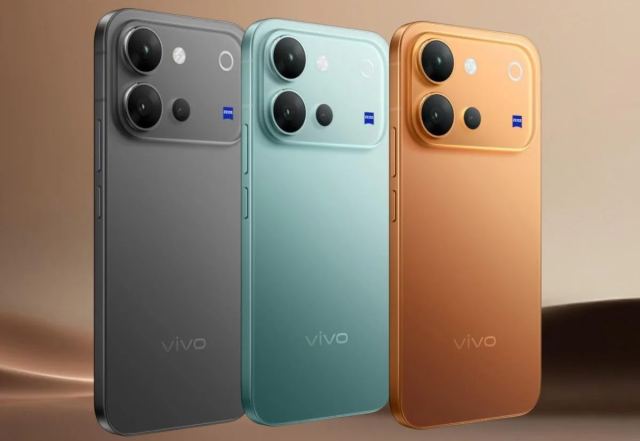 Vivo V80, 7.200 mAh pil ve 144 Hz AMOLED ekran özellikleriyle tanıtıldı.